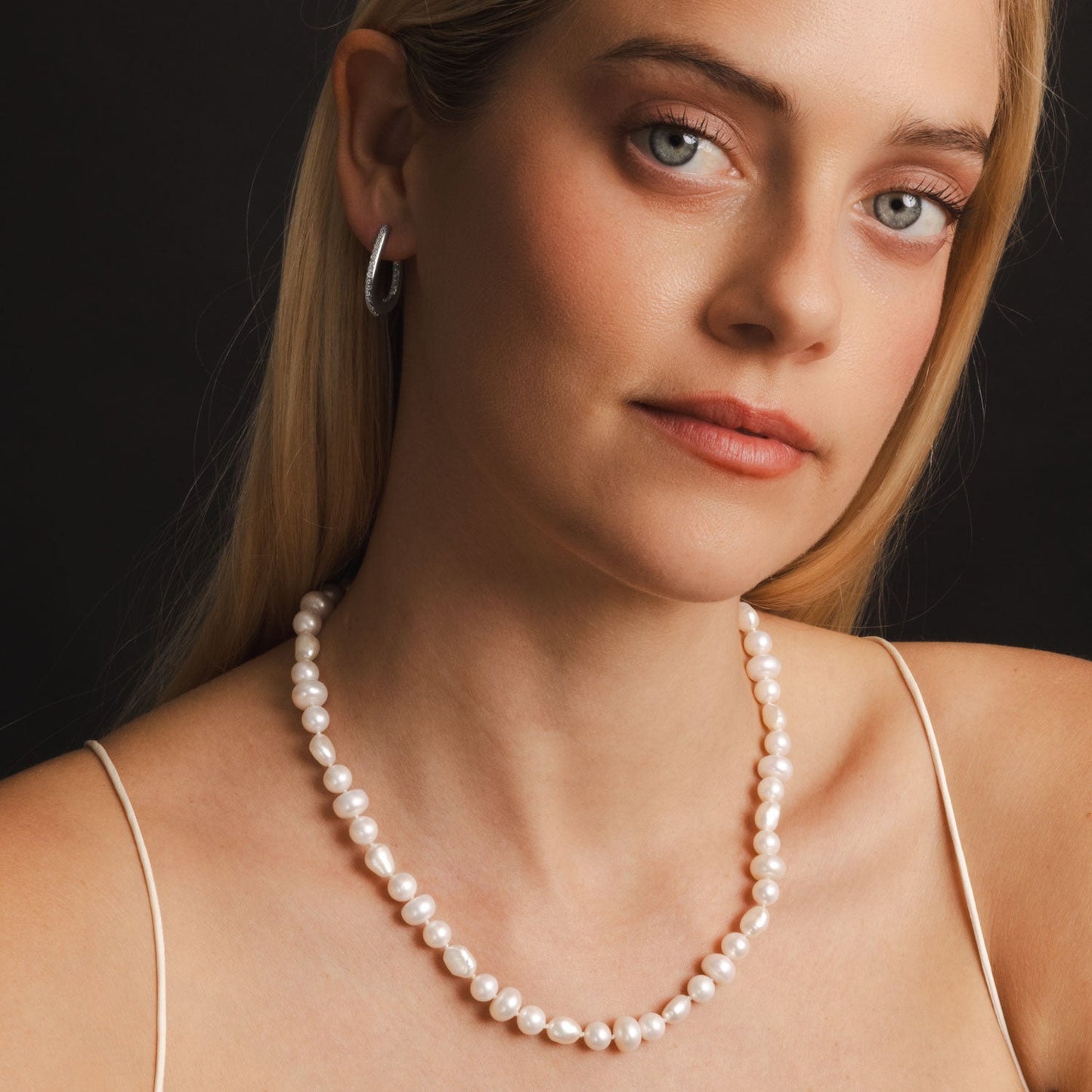 18K White Pearl Knotted Necklace