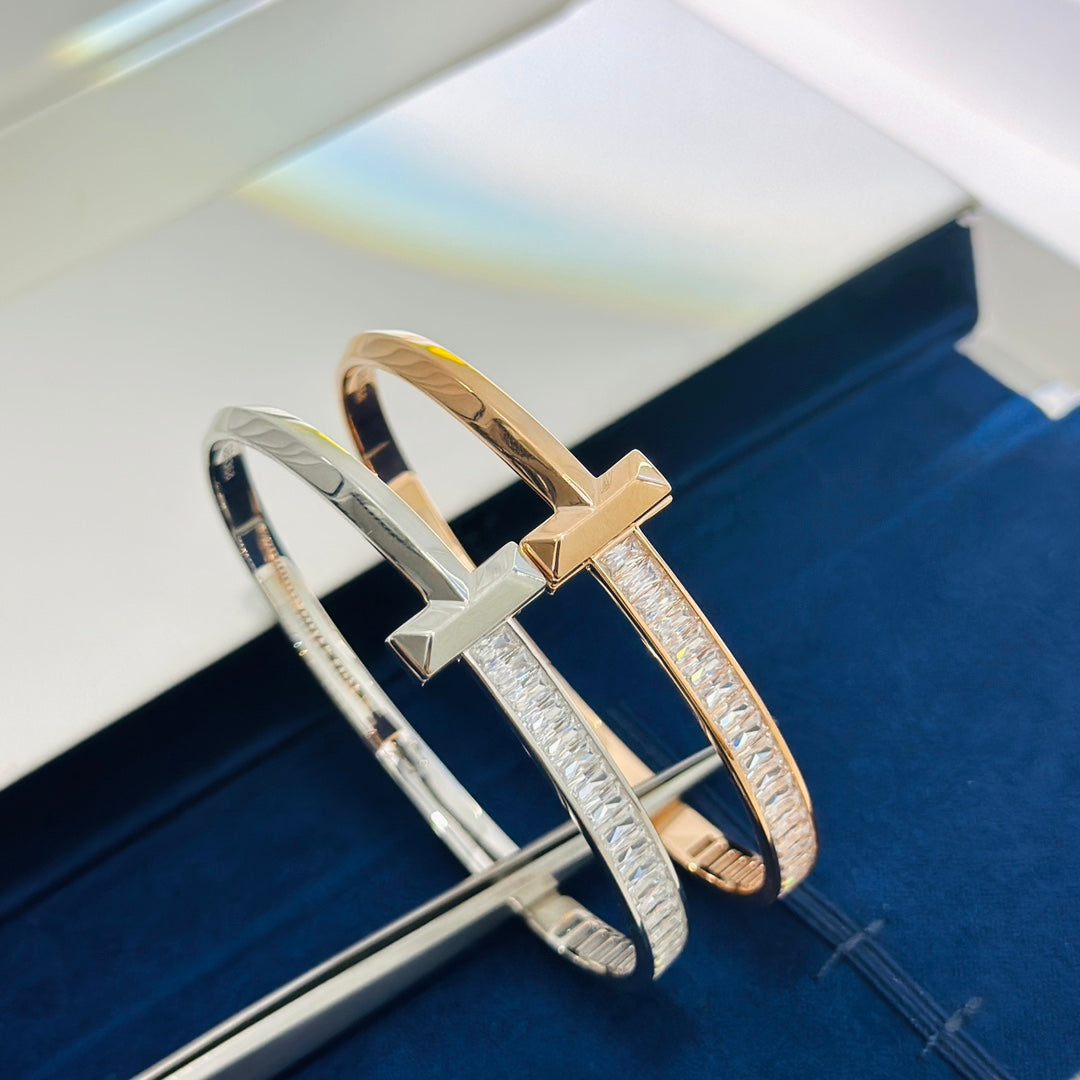 Diamor 18K T1 Wide Diamond Hinged Bracelet
