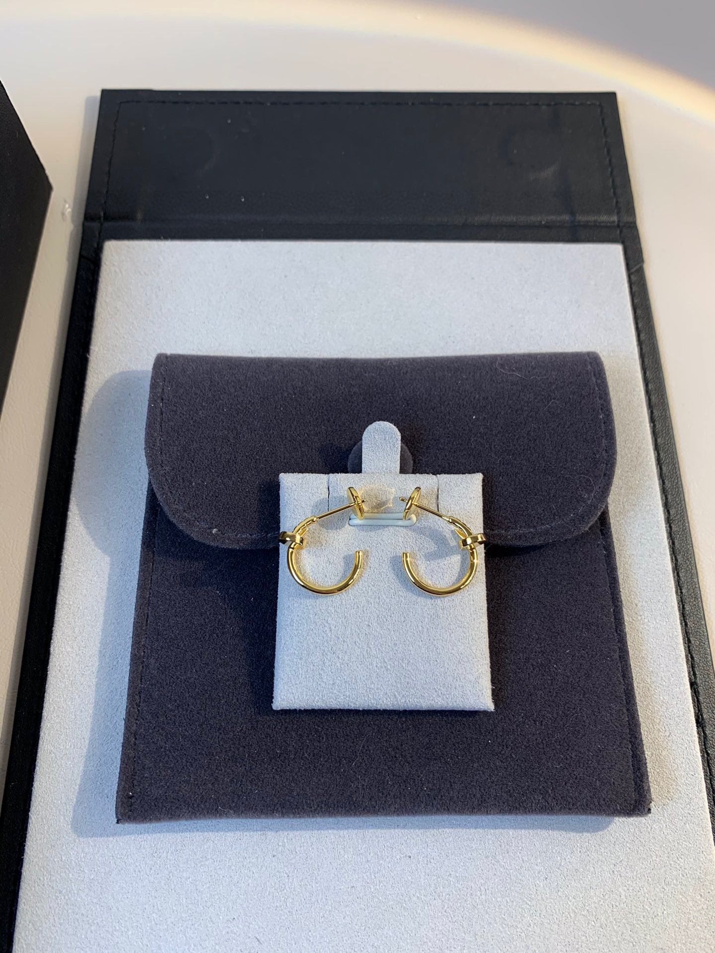 Diamor 18K Juste Un Clou Earrings