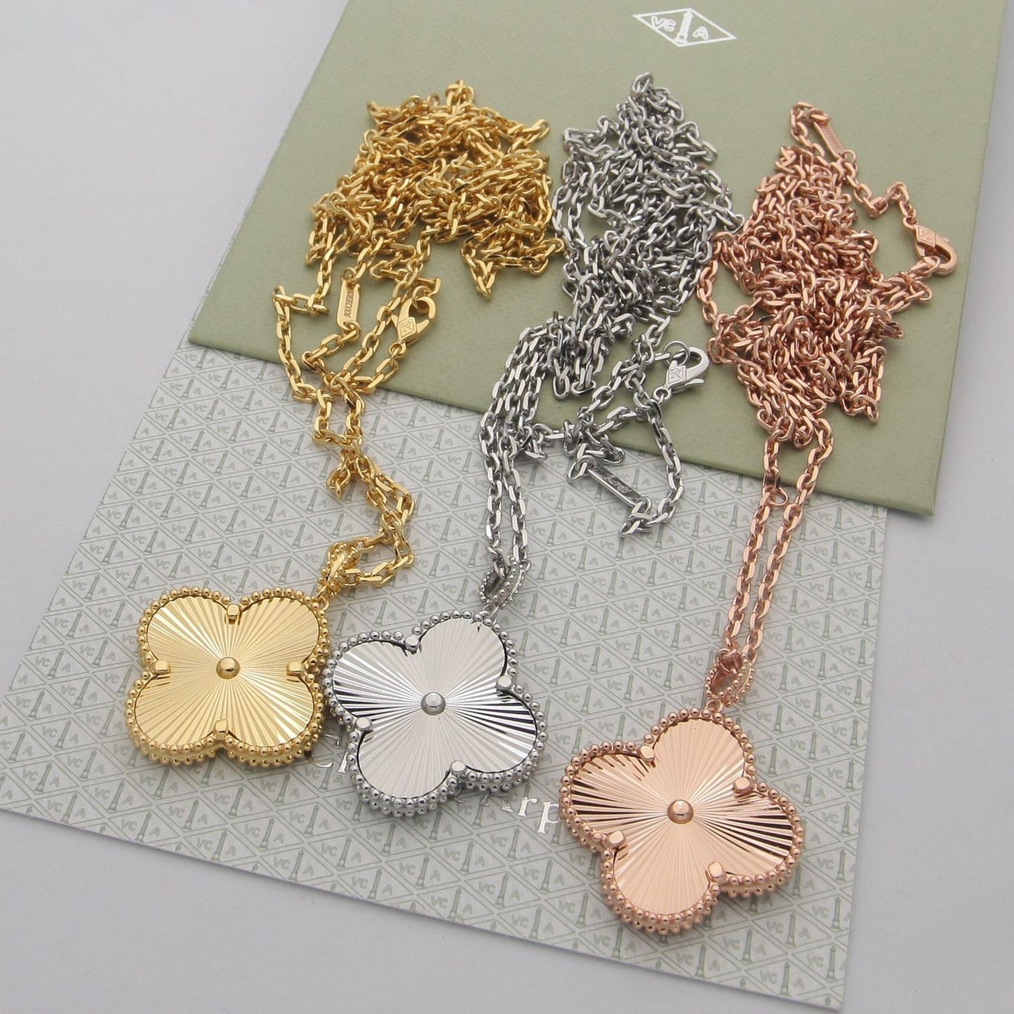 Diamor 18K Magic Alhambra Necklace