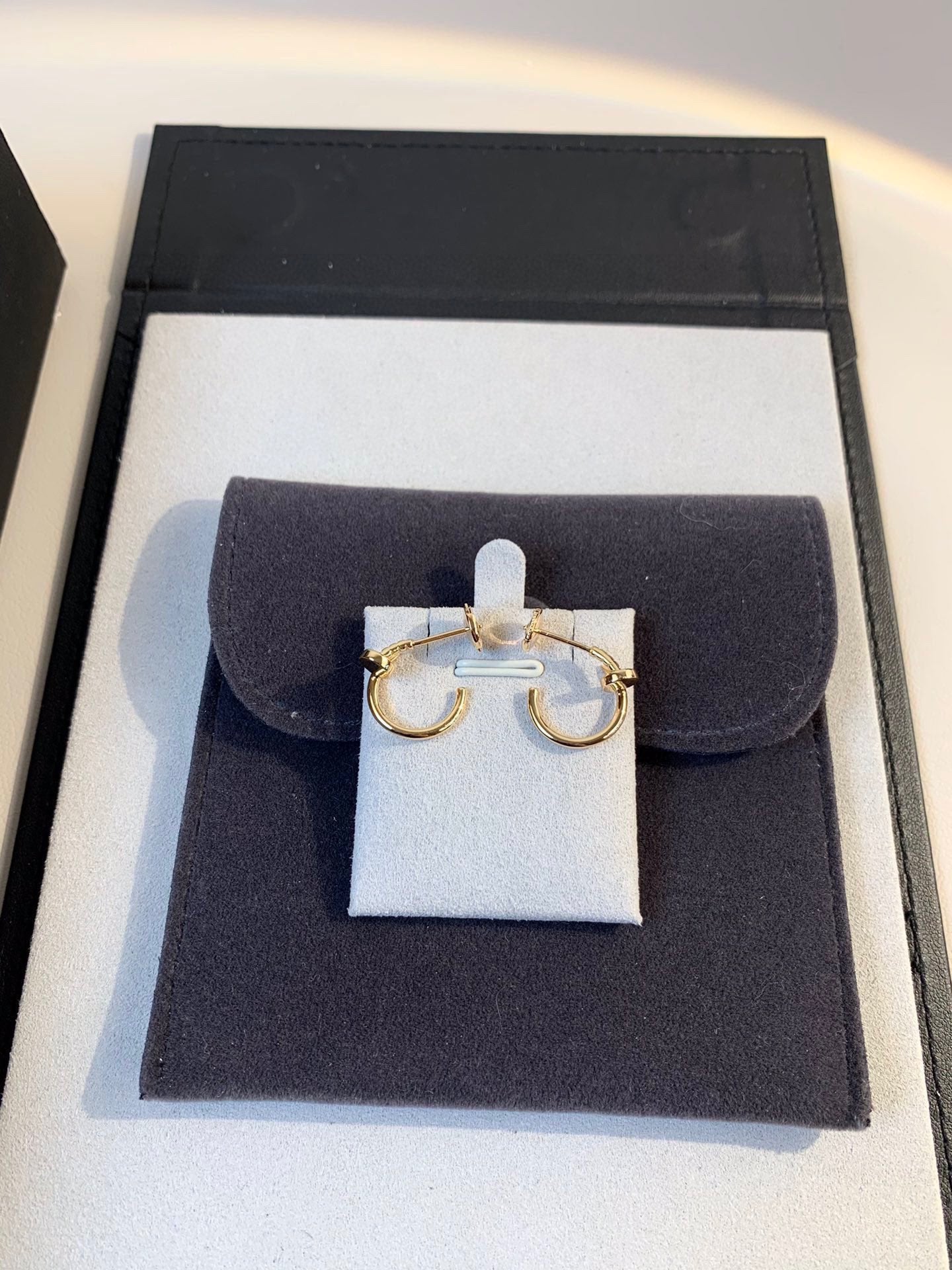 Diamor 18K Juste Un Clou Earrings