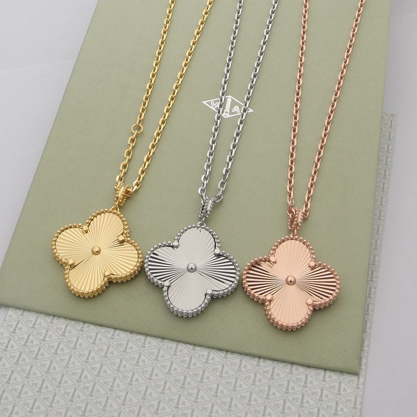 Diamor 18K Magic Alhambra Necklace