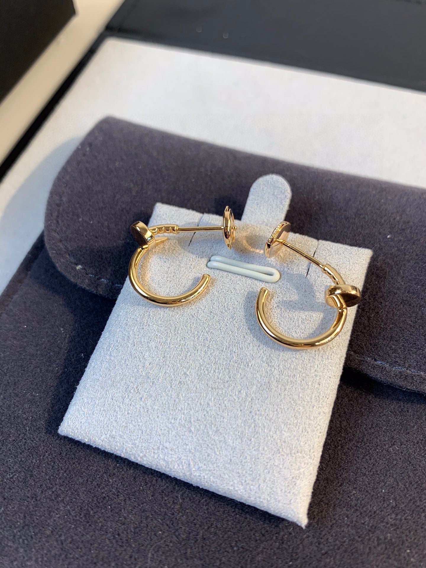 Diamor 18K Juste Un Clou Earrings