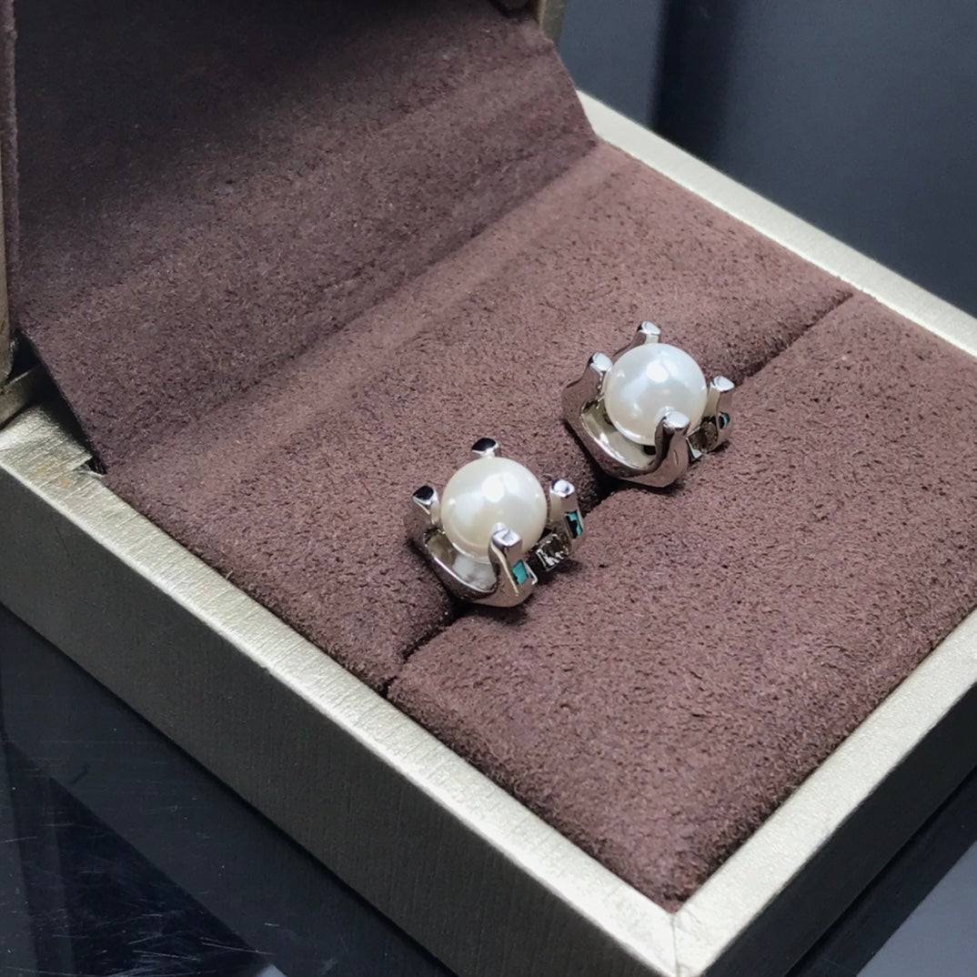 Diamor 18k C De Earrings