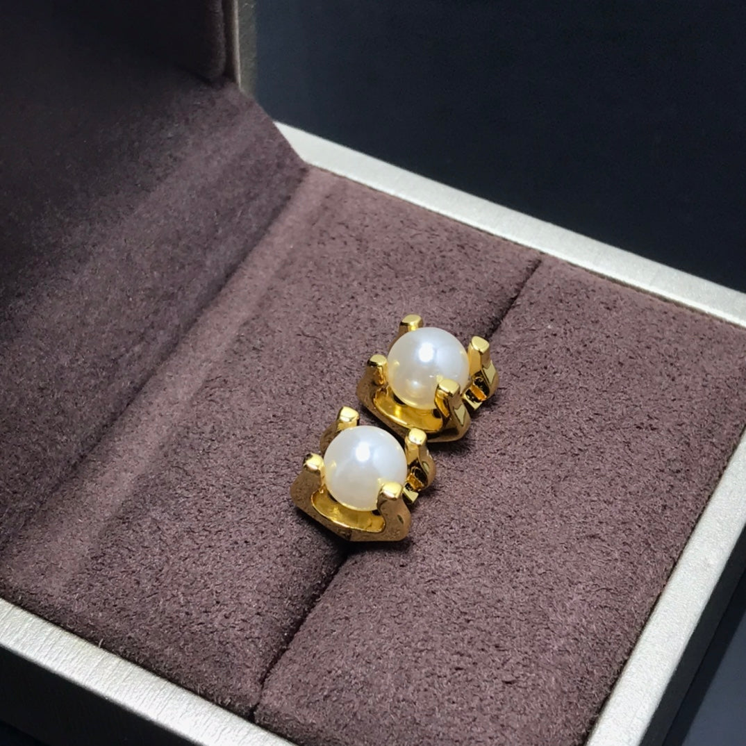 Diamor 18k C De Earrings