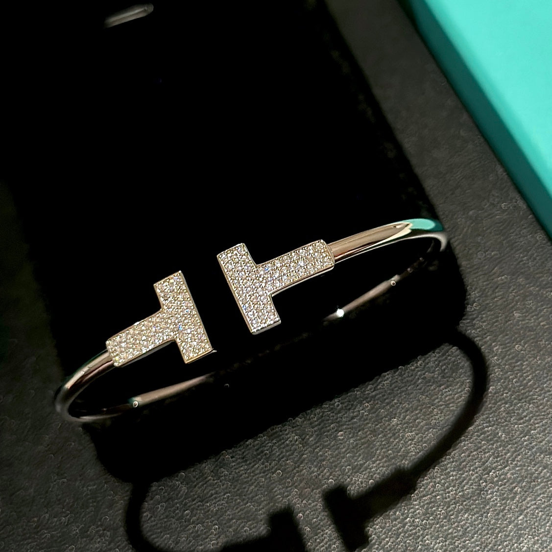 Diamor 18K T Wide Diamond Wire Bracelet