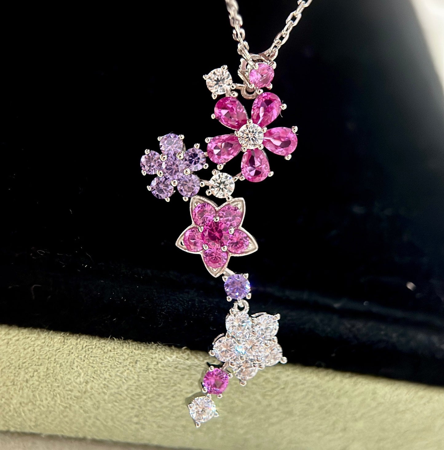Diamor 18K Folie Des Prés Pendant Necklace