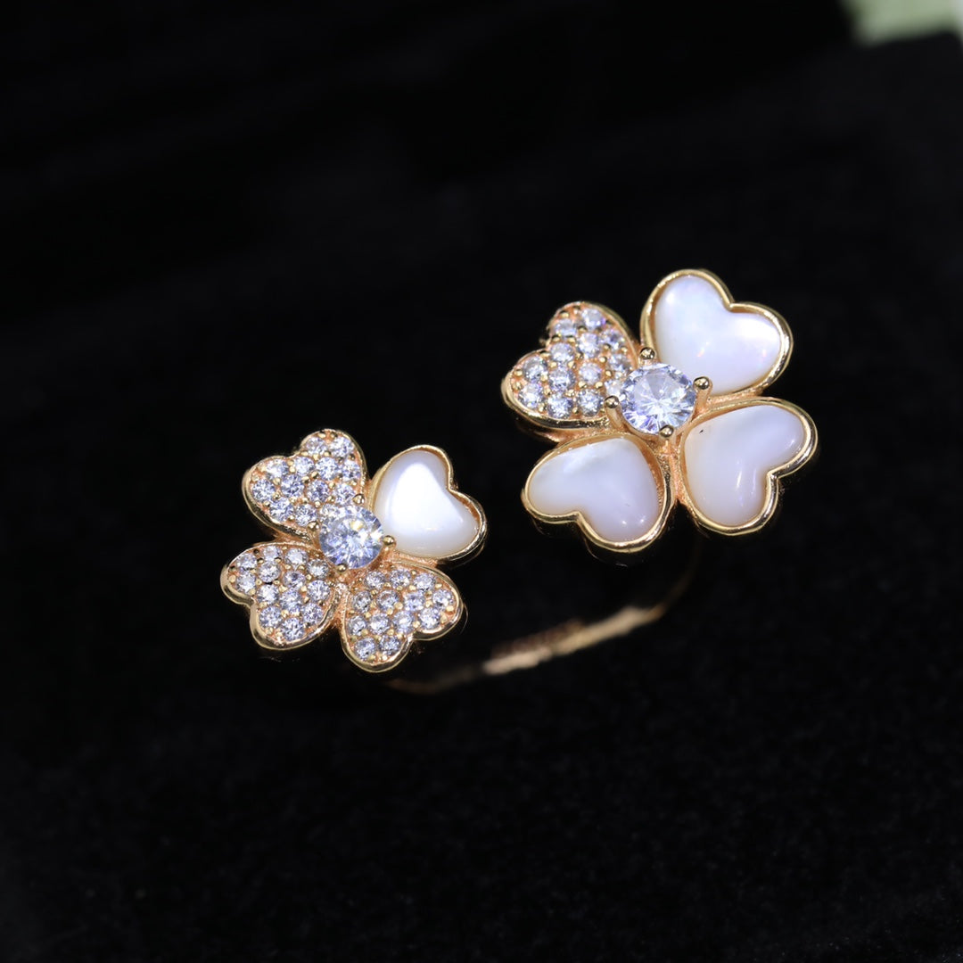 Diamor 18K Cosmos Between the Finger Diamond Ring