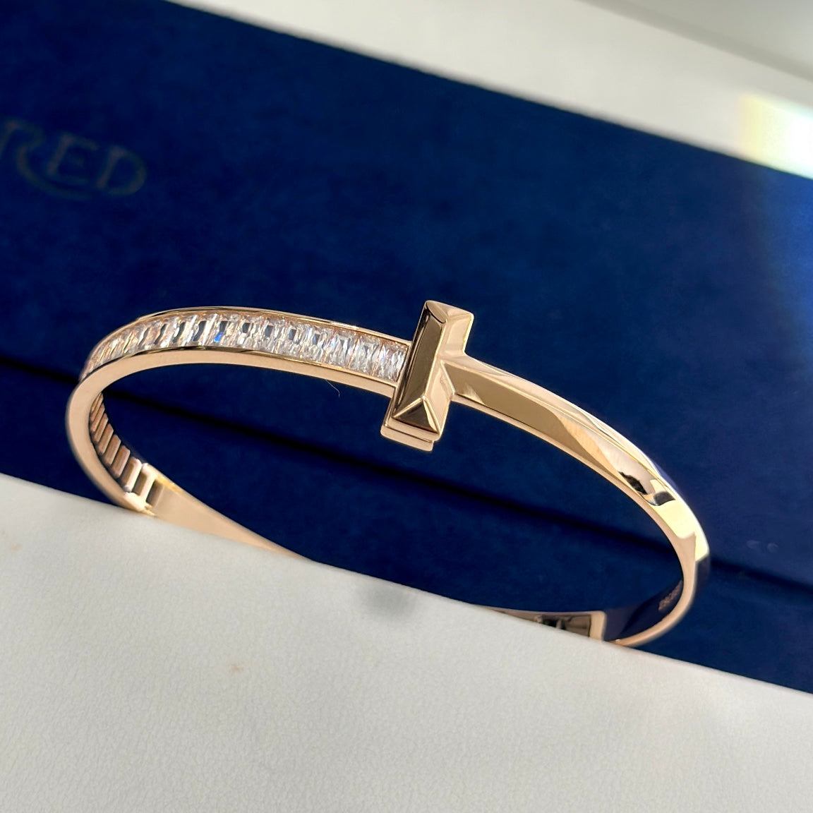 Diamor 18K T1 Wide Diamond Hinged Bracelet