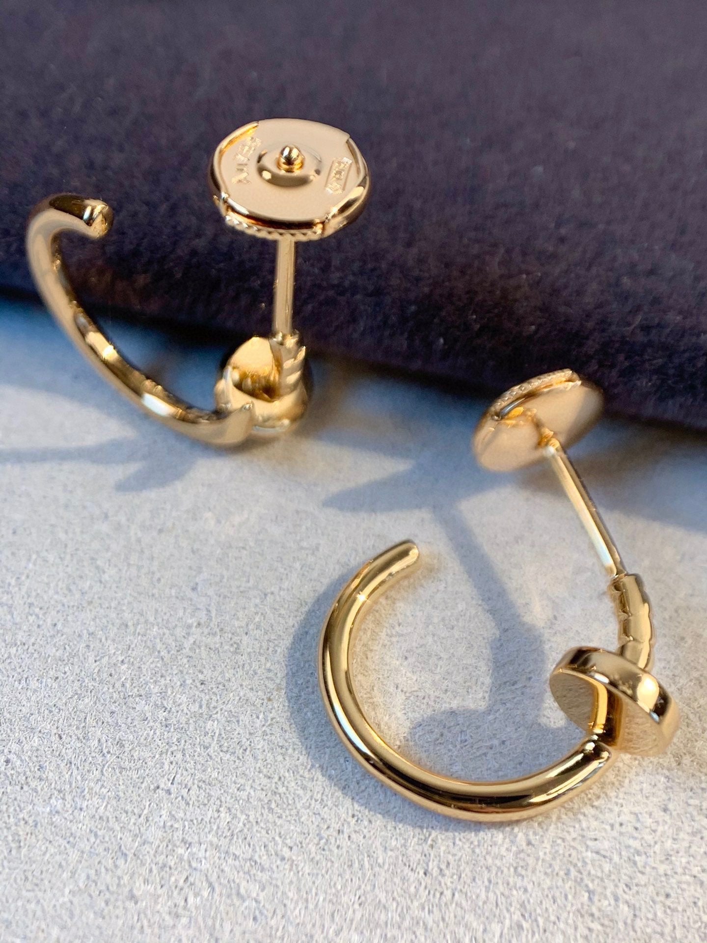 Diamor 18K Juste Un Clou Earrings