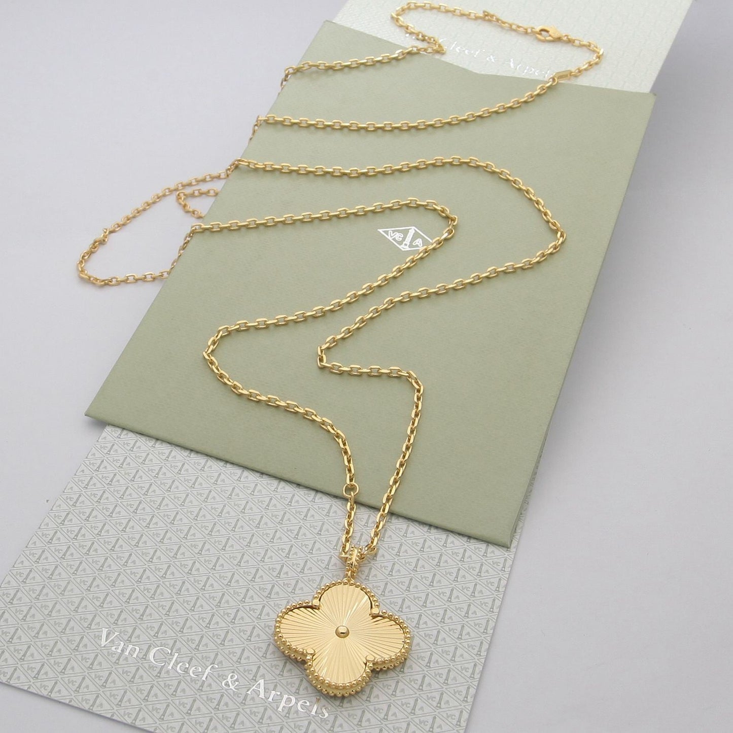 Diamor 18K Magic Alhambra Necklace