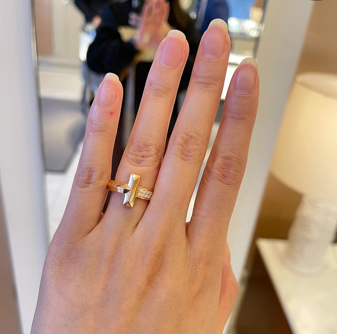 Diamor 18K T T1 Diamonds Ring