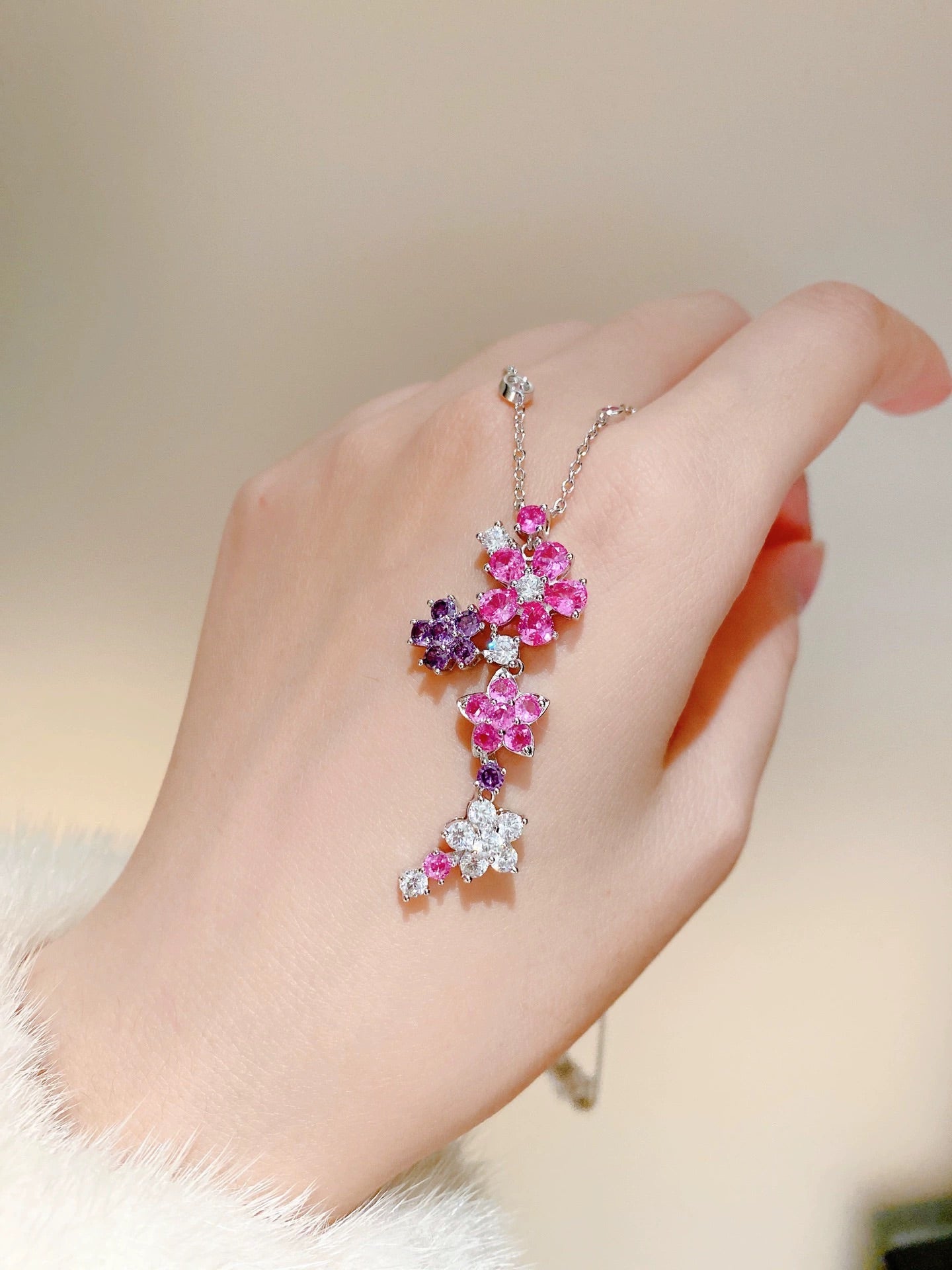 Diamor 18K Folie Des Prés Pendant Necklace