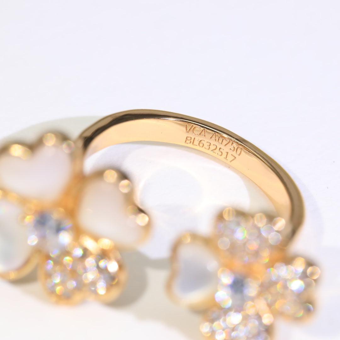 Diamor 18K Cosmos Between the Finger Diamond Ring