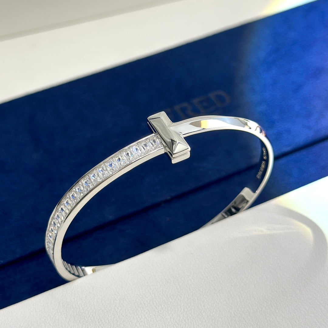 Diamor 18K T1 Wide Diamond Hinged Bracelet