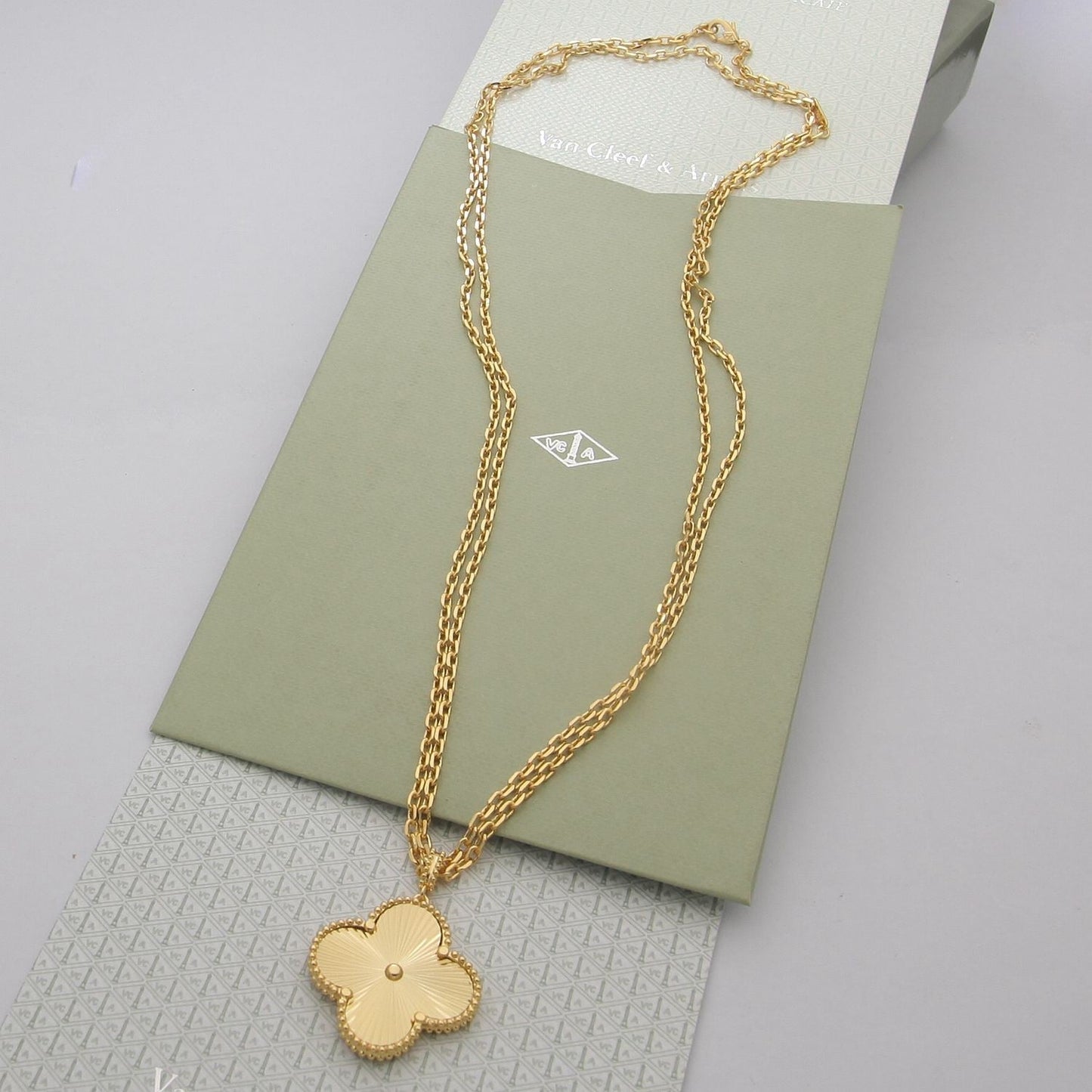 Diamor 18K Magic Alhambra Necklace