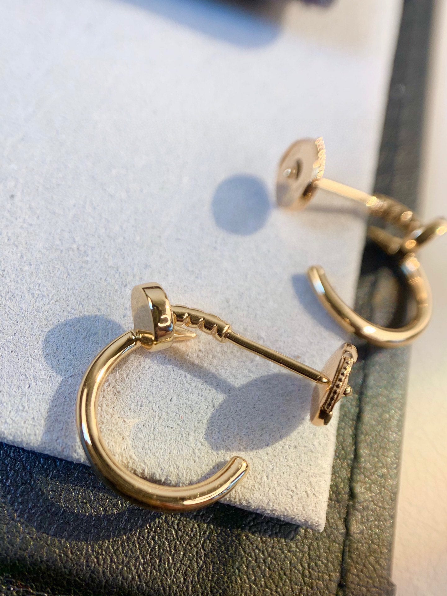 Diamor 18K Juste Un Clou Earrings