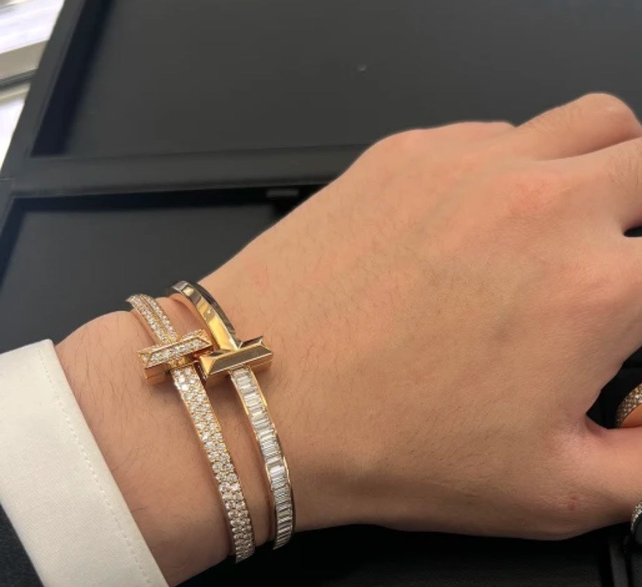 Diamor 18K T1 Wide Diamond Hinged Bracelet
