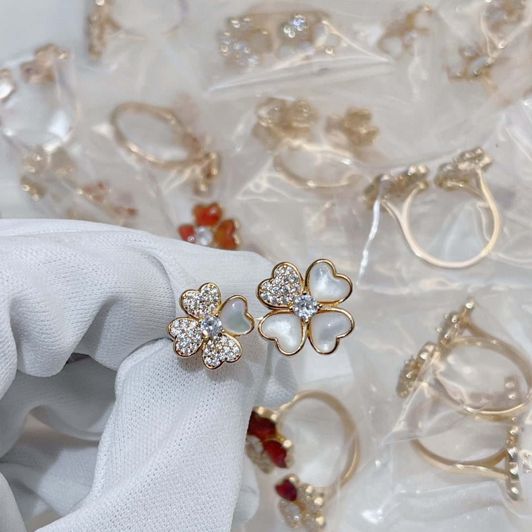 Diamor 18K Cosmos Between the Finger Diamond Ring