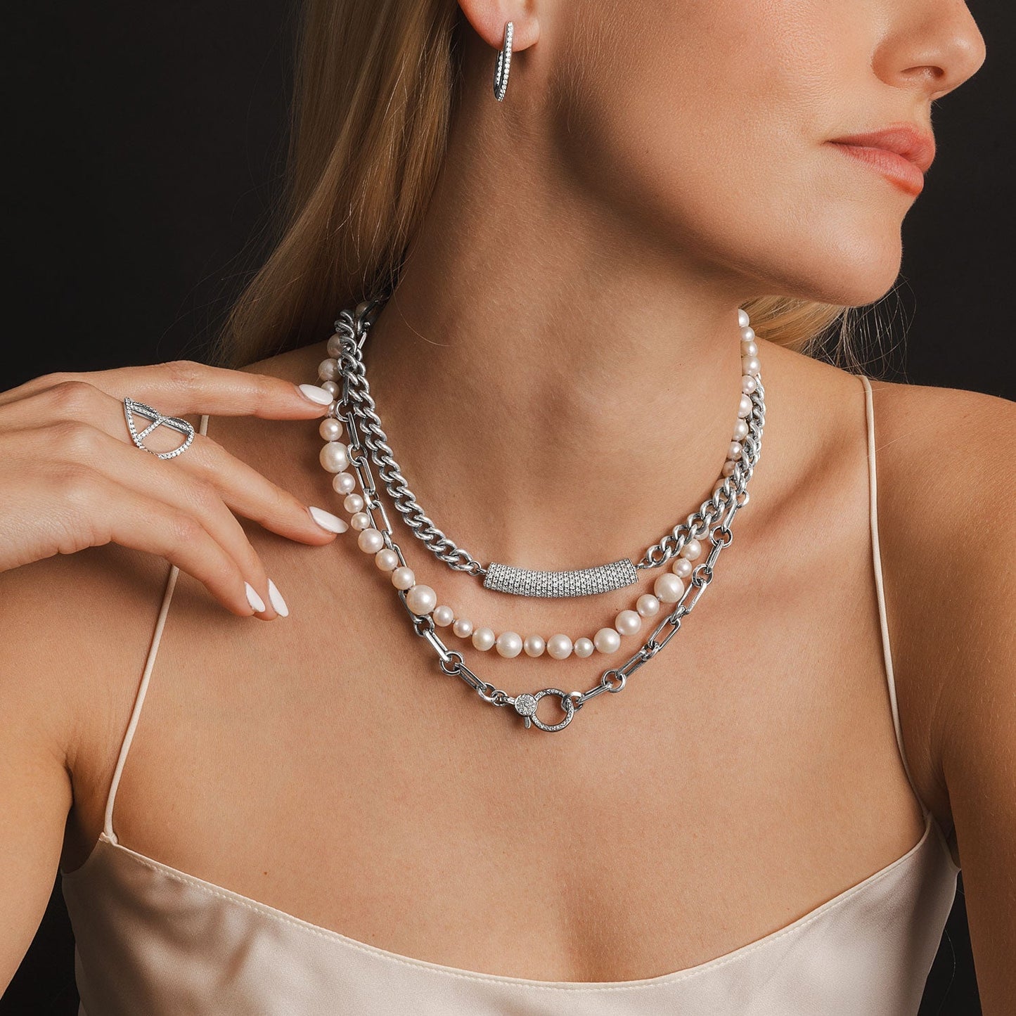 18K White Pearl Knotted Necklace