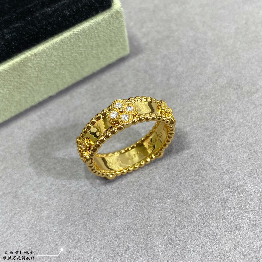 18K Perlée Clovers Ring