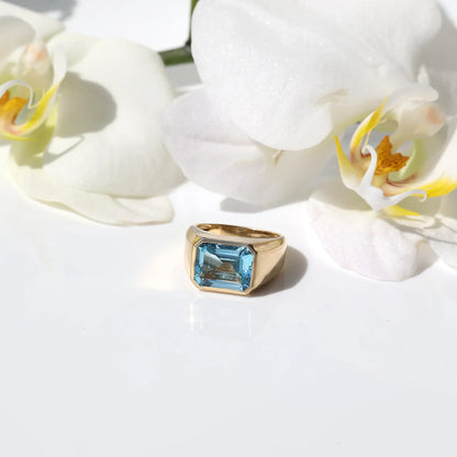 18K Light Blue Topaz Rectangle Signet Ring