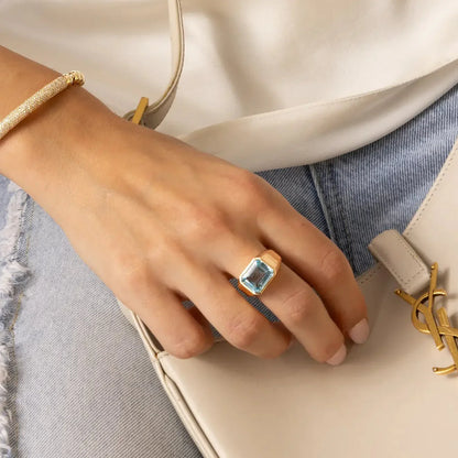 18K Light Blue Topaz Rectangle Signet Ring