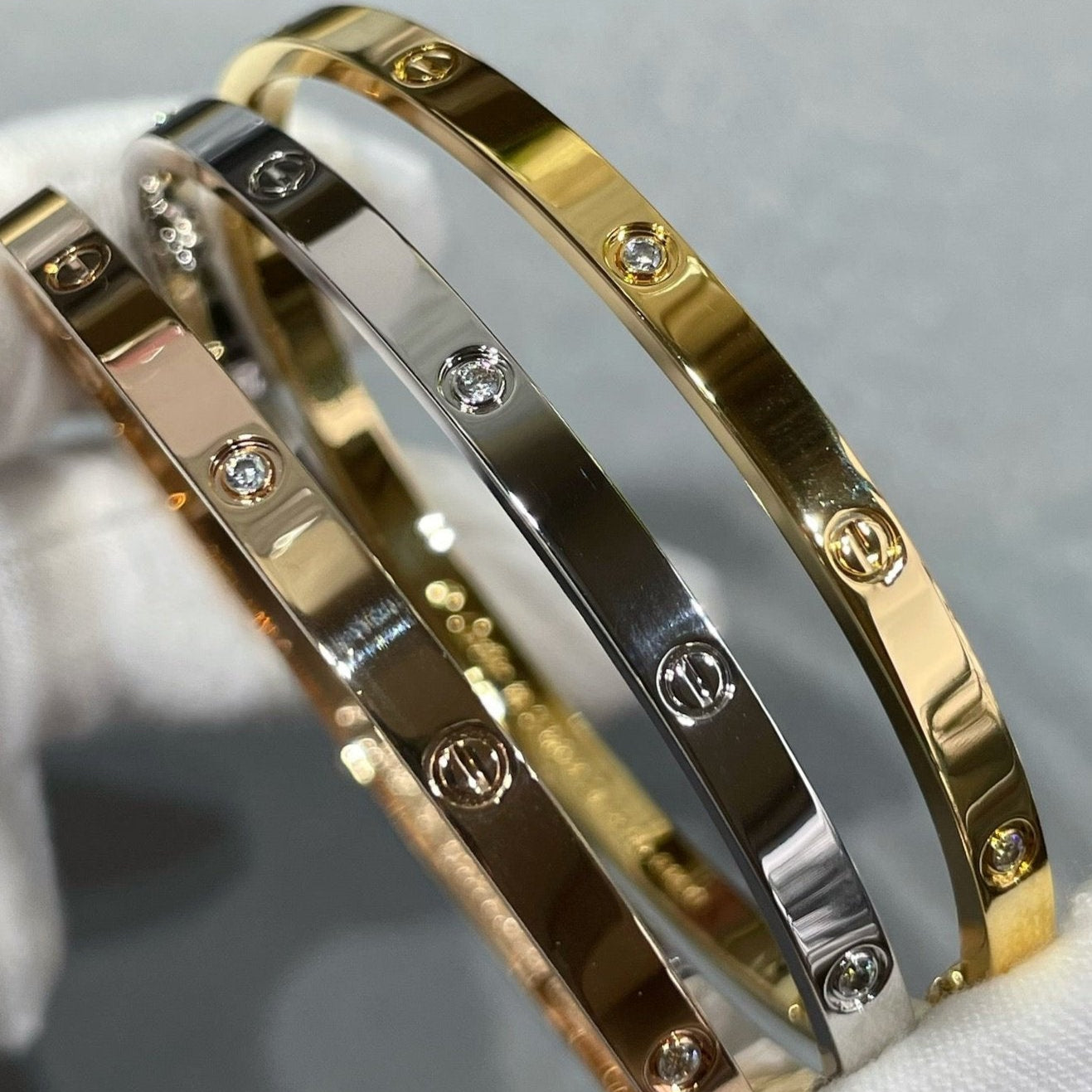 Diamor 18K Love Bracelet, Small Model, 6 Diamonds