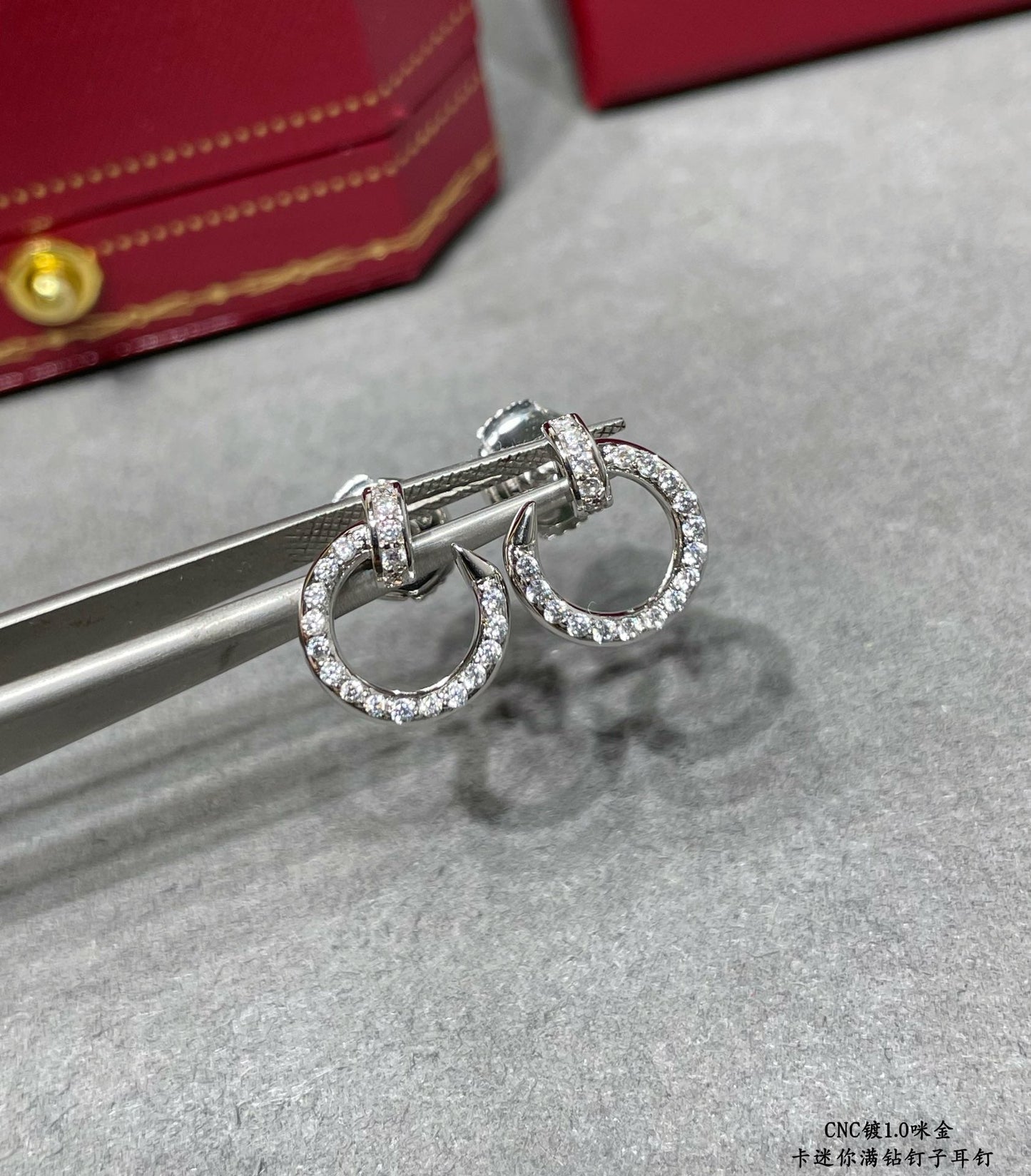 Diamor 18K Juste Un Clou Diamonds Earrings